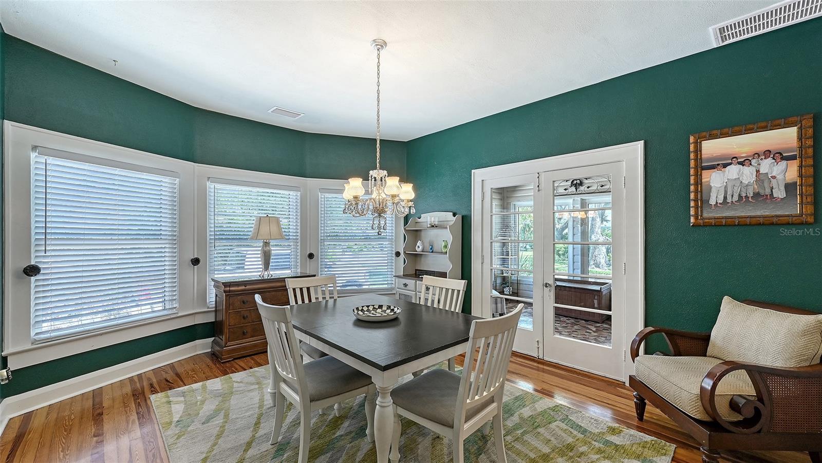 Image 9 of 76 For 204 24th Street W