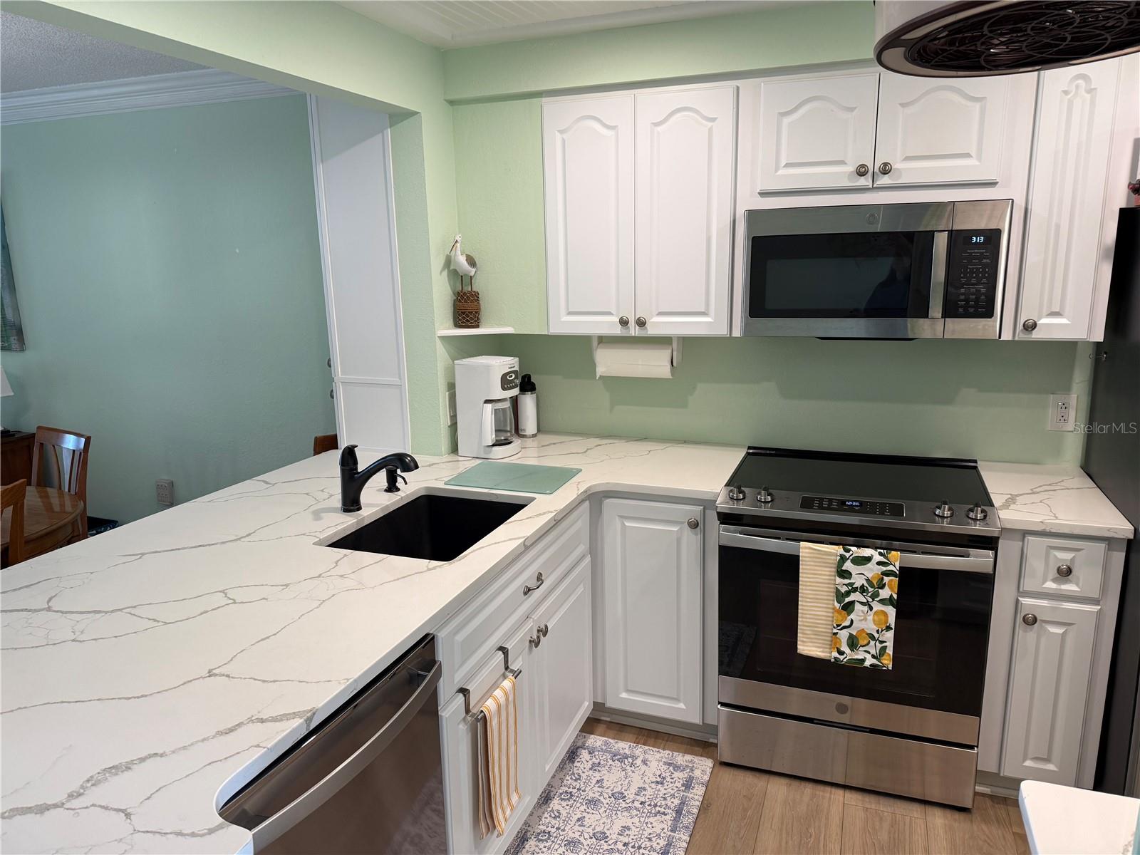 Image 2 of 12 For 18304 Gulf Boulevard 105