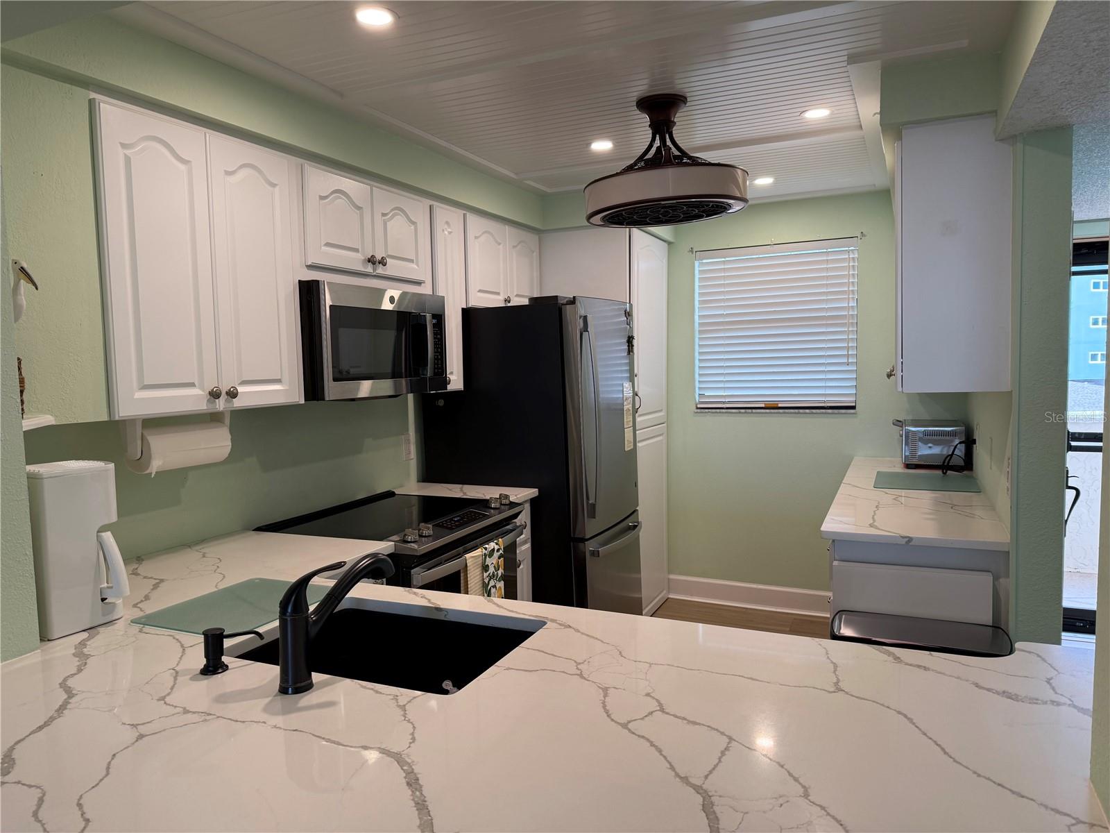 Image 3 of 12 For 18304 Gulf Boulevard 105