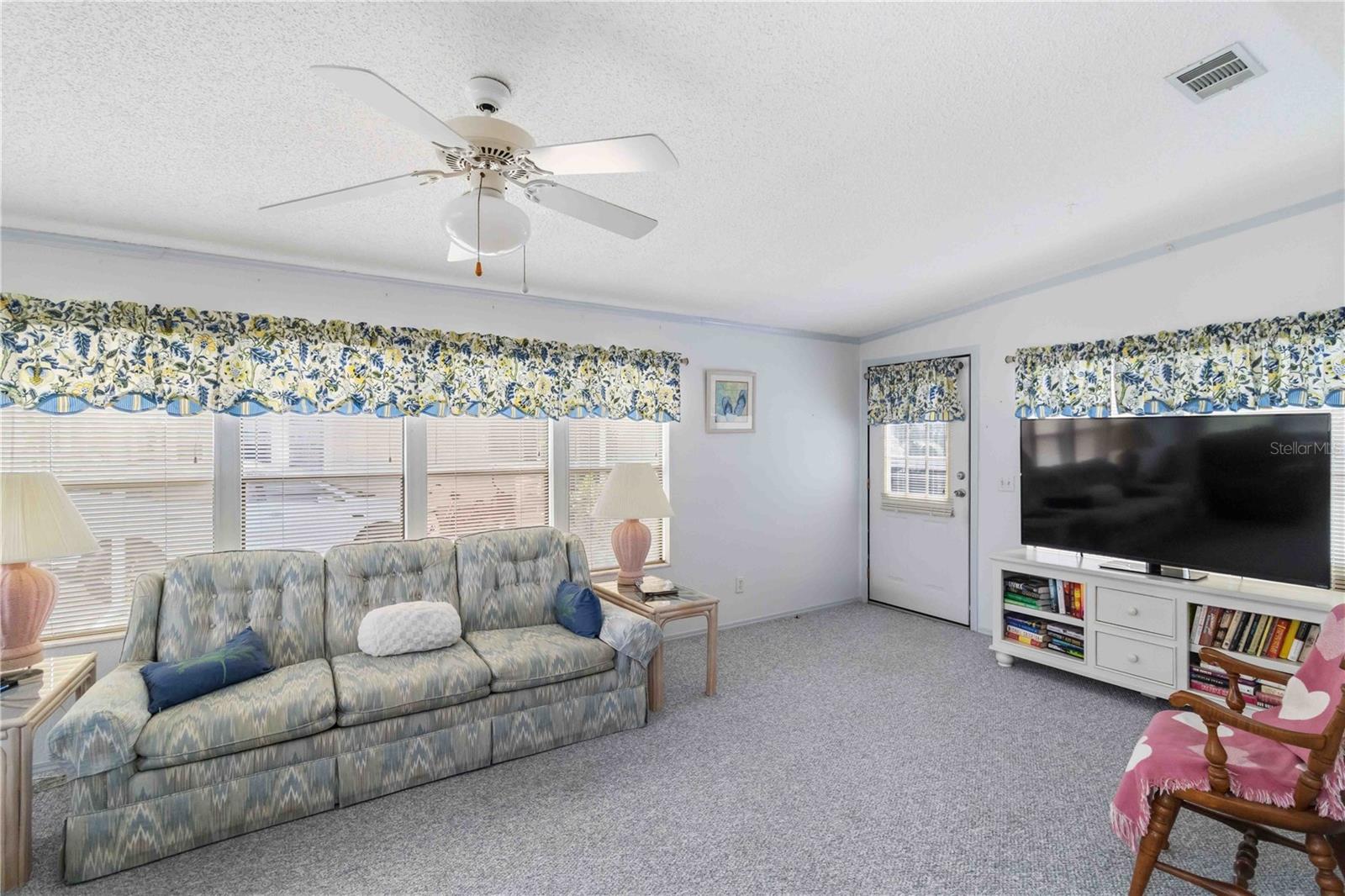 Image 7 of 65 For 8455 Buttonquail Drive