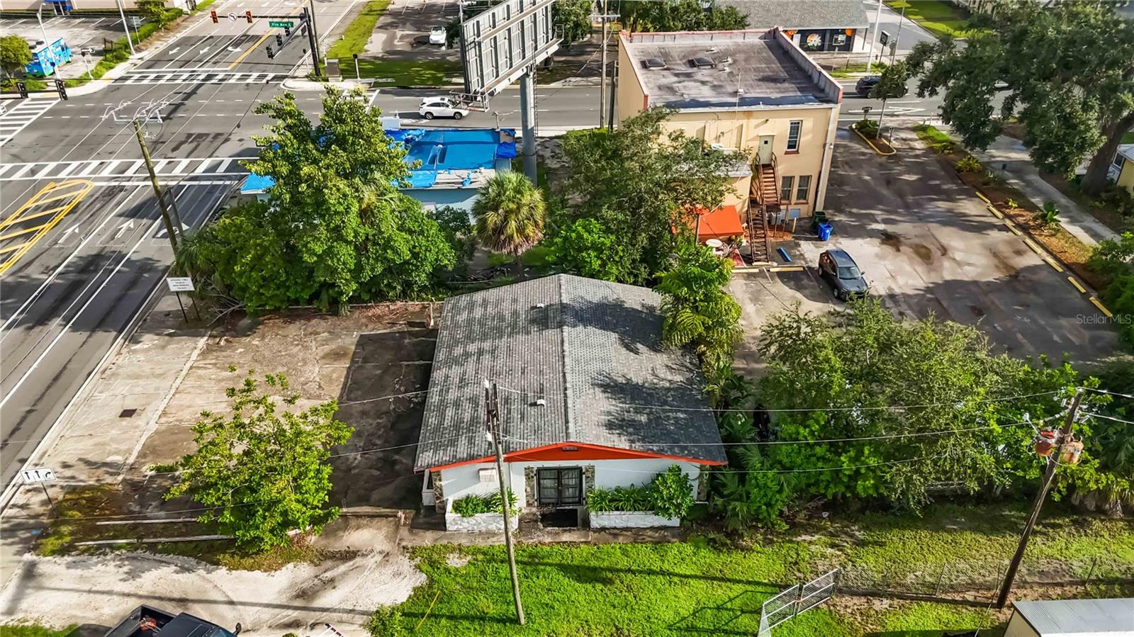 Image 4 of 11 For 711 9th Street E