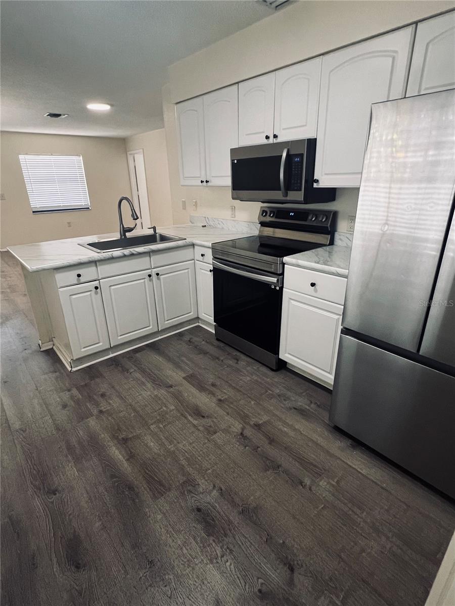 Image 4 of 22 For 607 23rd Avenue E