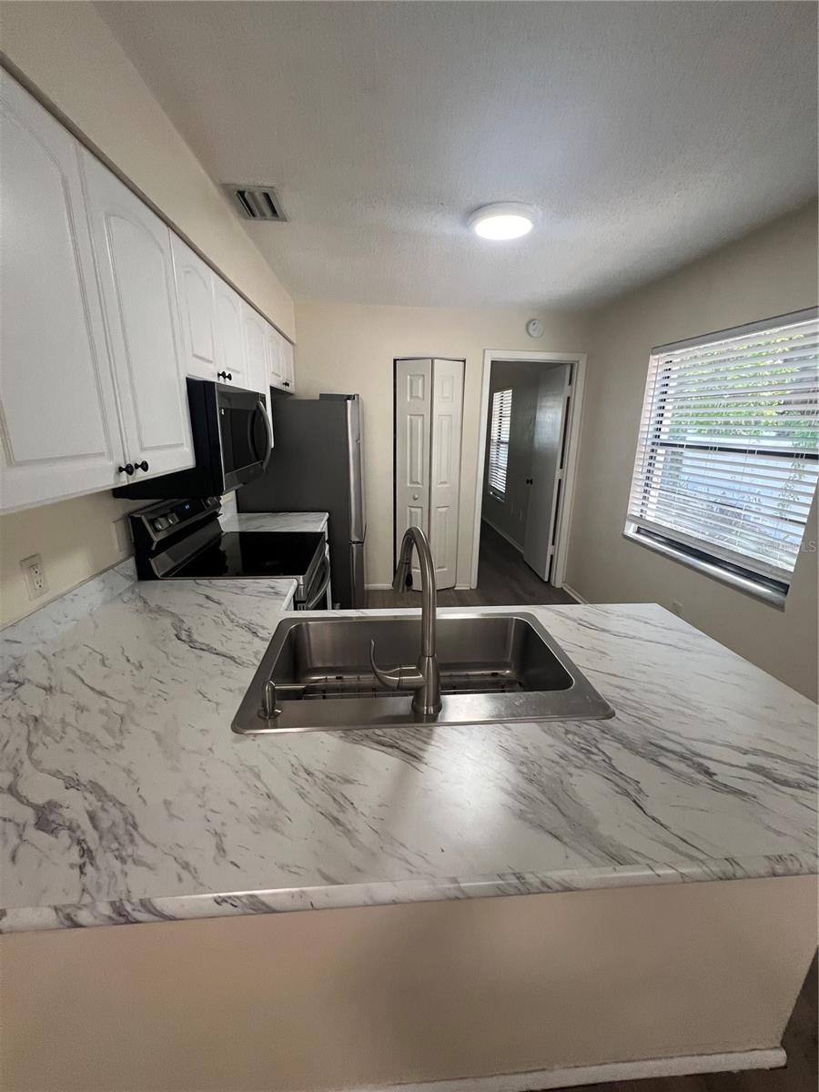 Image 5 of 22 For 607 23rd Avenue E