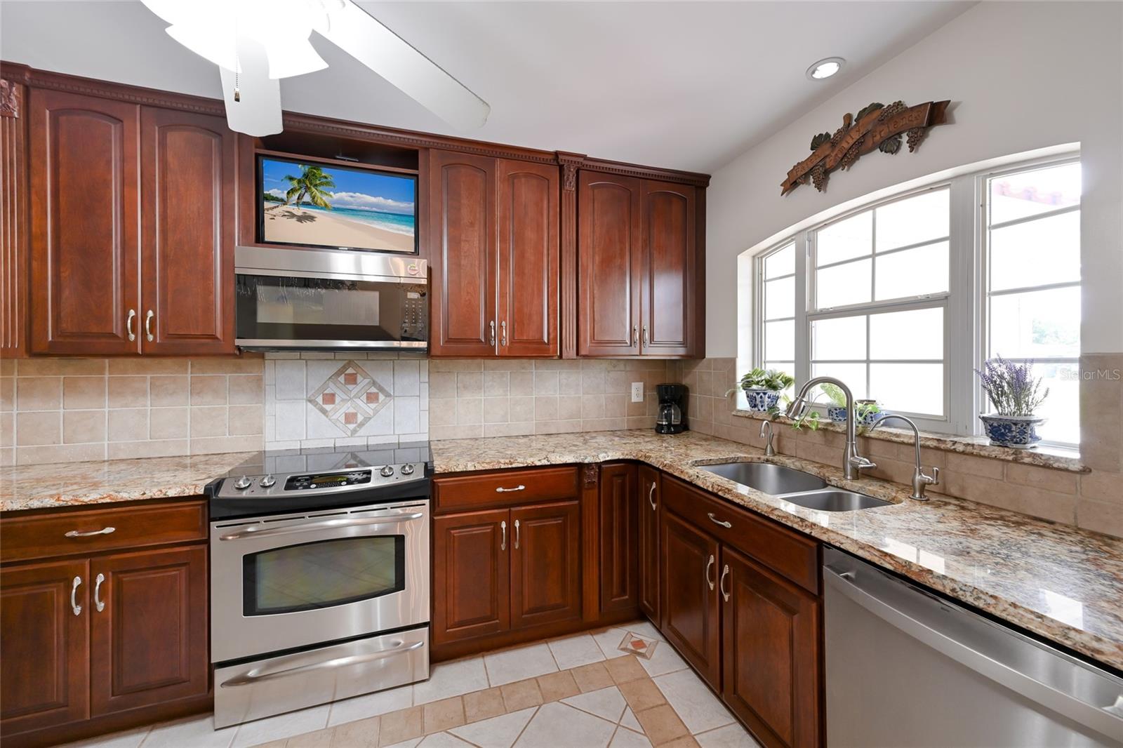 Listing photo id 8 for 6912 7th Avenue Boulevard Nw