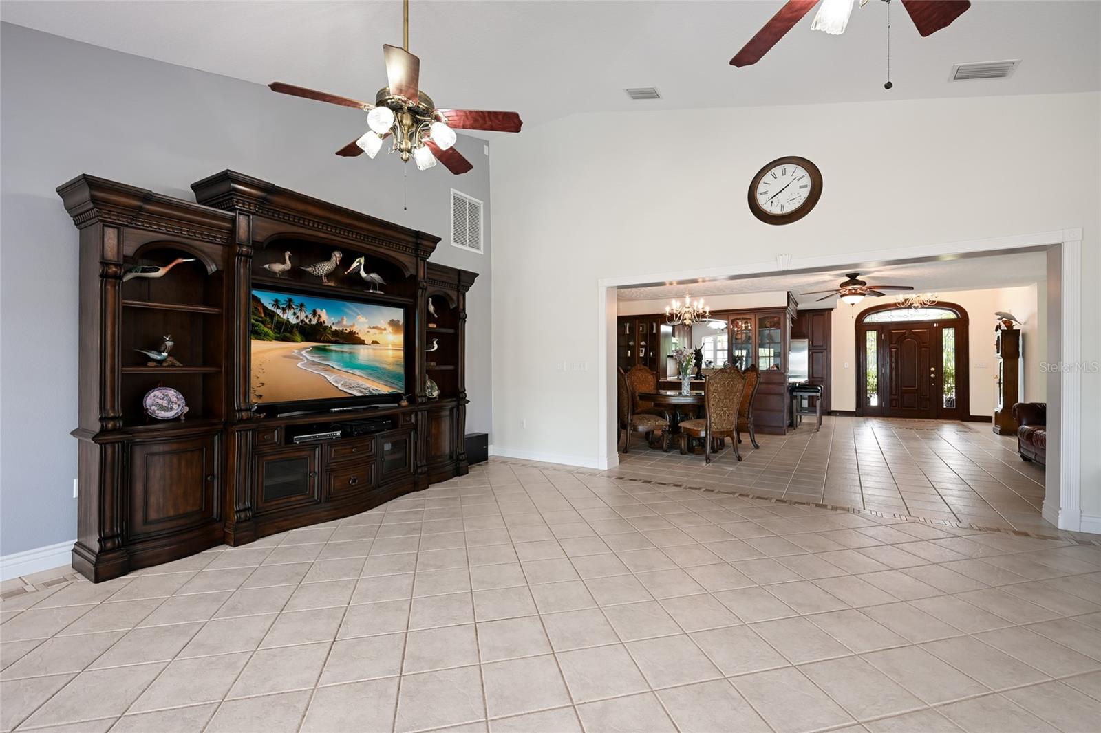 Listing photo id 12 for 6912 7th Avenue Boulevard Nw