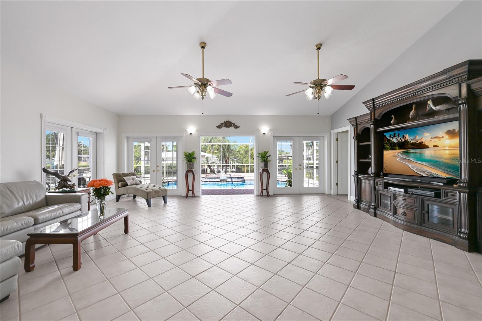 Listing photo id 14 for 6912 7th Avenue Boulevard Nw