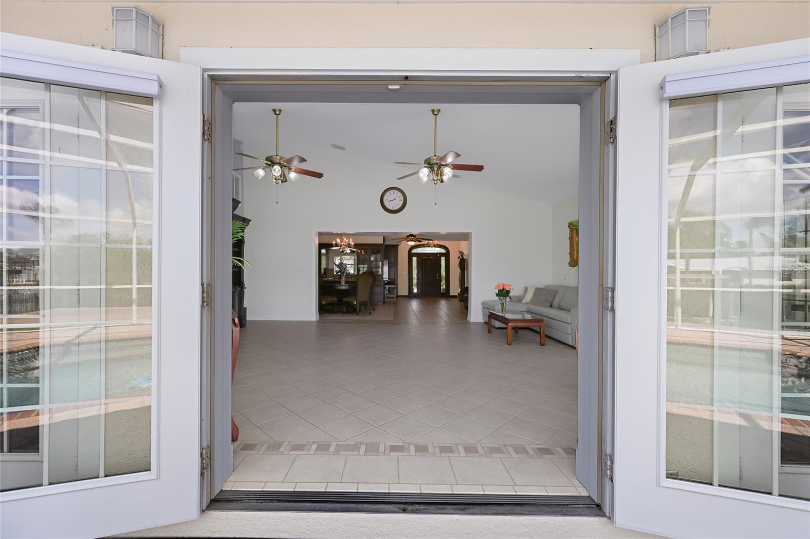 Listing photo id 16 for 6912 7th Avenue Boulevard Nw