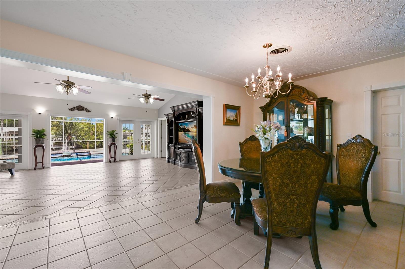 Listing photo id 17 for 6912 7th Avenue Boulevard Nw