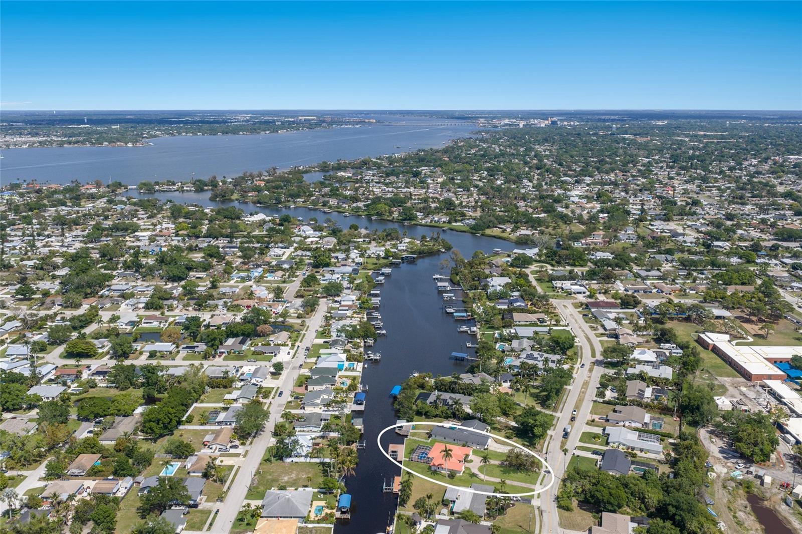 Listing photo id 0 for 6912 7th Avenue Boulevard Nw