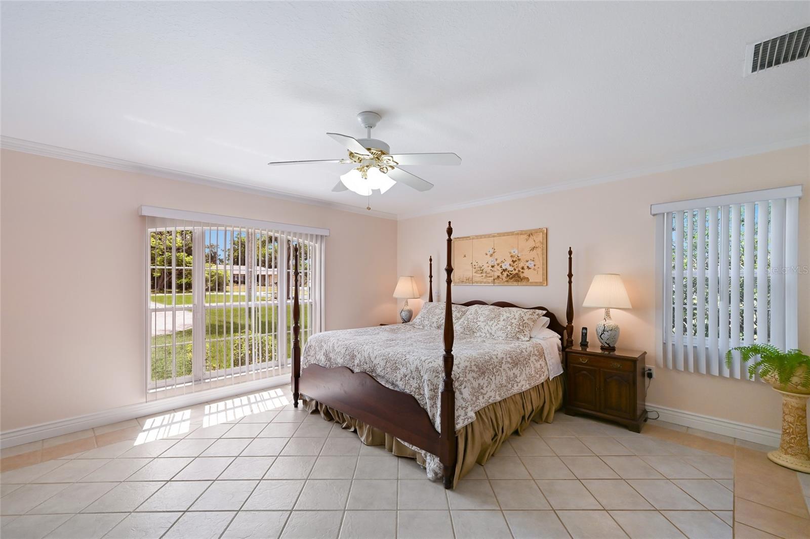 Listing photo id 19 for 6912 7th Avenue Boulevard Nw