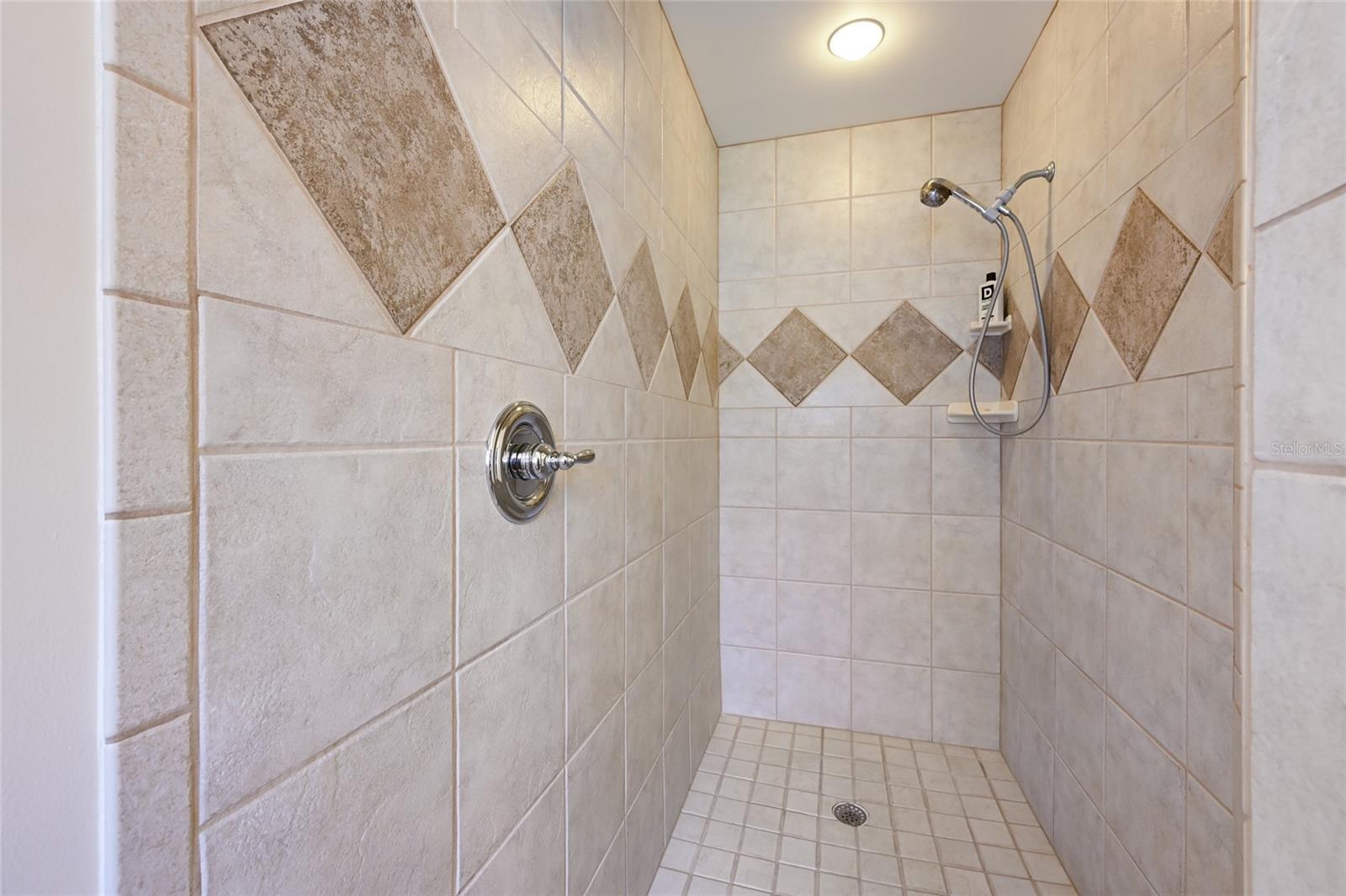 Listing photo id 23 for 6912 7th Avenue Boulevard Nw