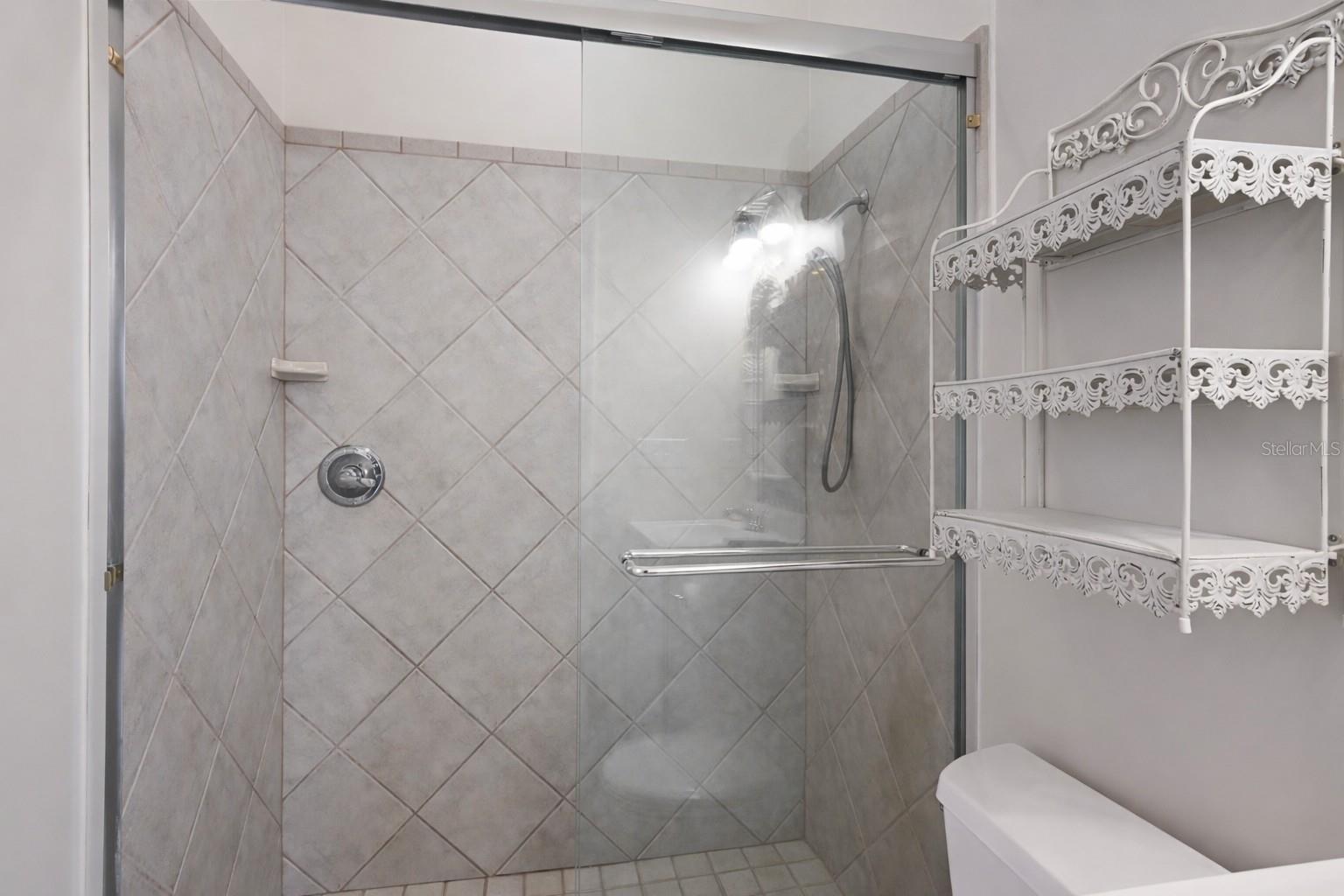 Listing photo id 31 for 6912 7th Avenue Boulevard Nw