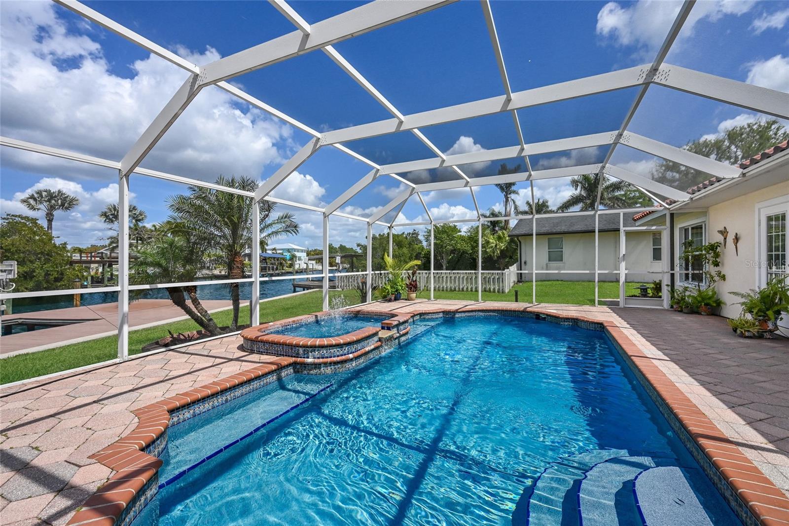 Listing photo id 33 for 6912 7th Avenue Boulevard Nw