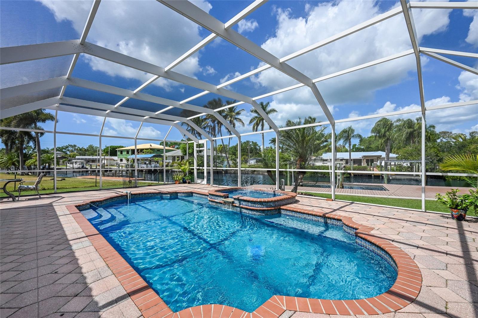 Listing photo id 34 for 6912 7th Avenue Boulevard Nw