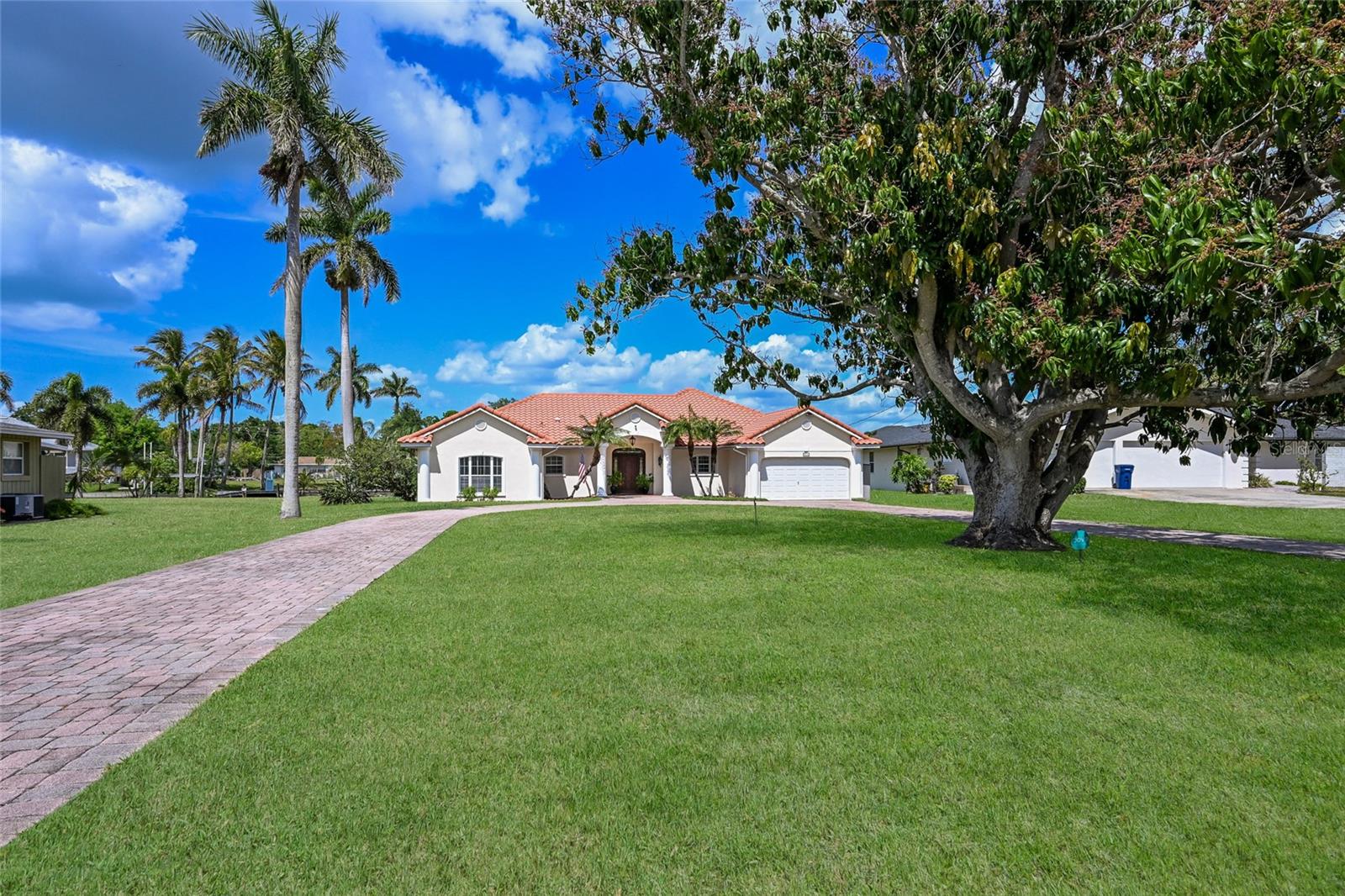 Listing photo id 2 for 6912 7th Avenue Boulevard Nw