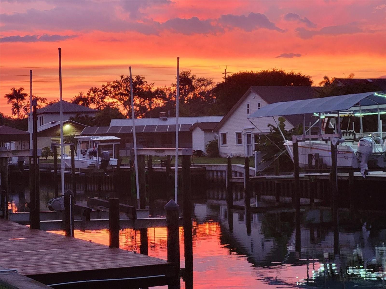 Listing photo id 57 for 6912 7th Avenue Boulevard Nw