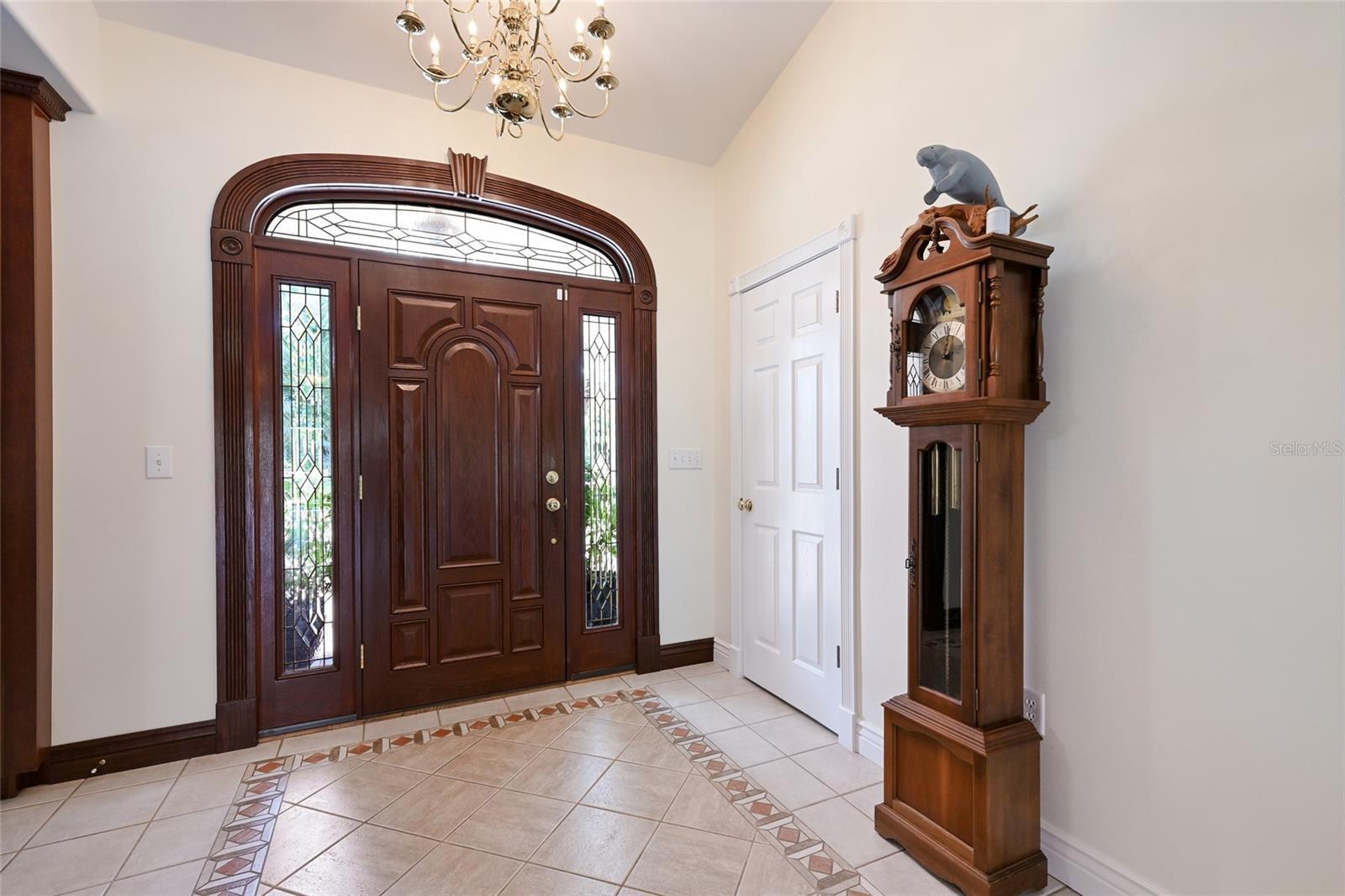 Listing photo id 5 for 6912 7th Avenue Boulevard Nw