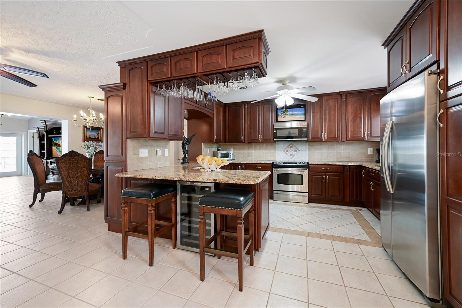 Listing photo id 6 for 6912 7th Avenue Boulevard Nw