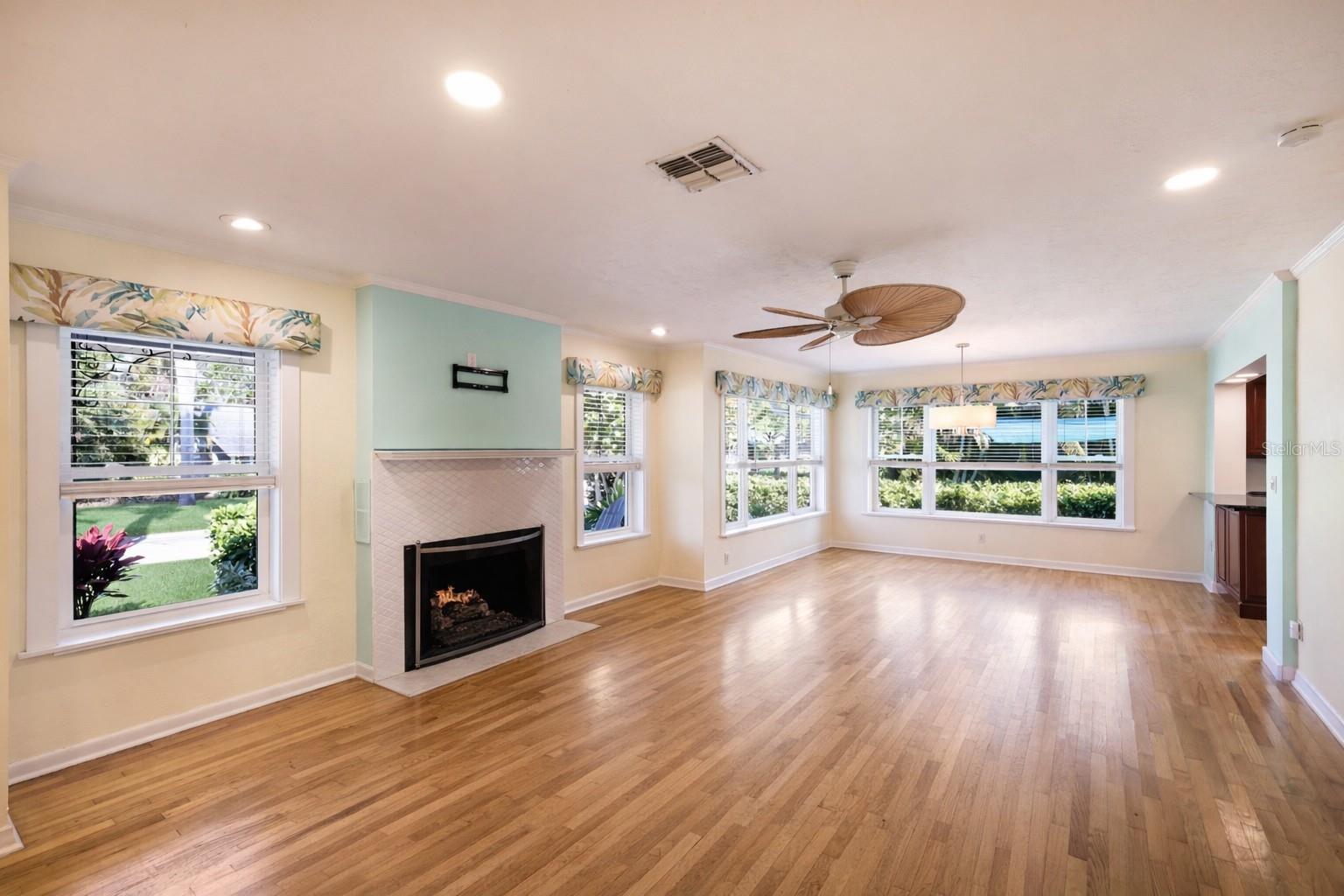 Image 11 of 39 For 104 24th Street Nw