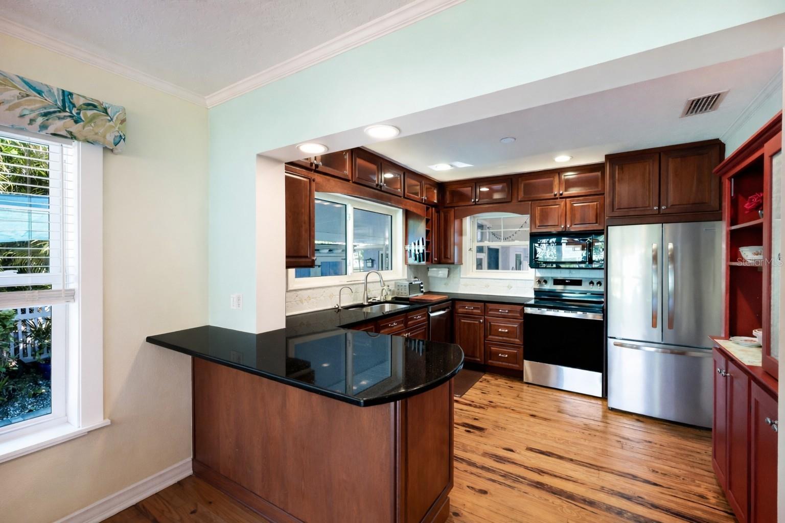 Image 12 of 39 For 104 24th Street Nw