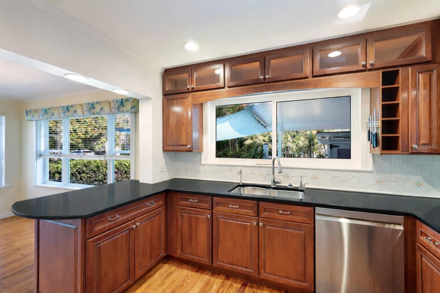 Image 14 of 39 For 104 24th Street Nw