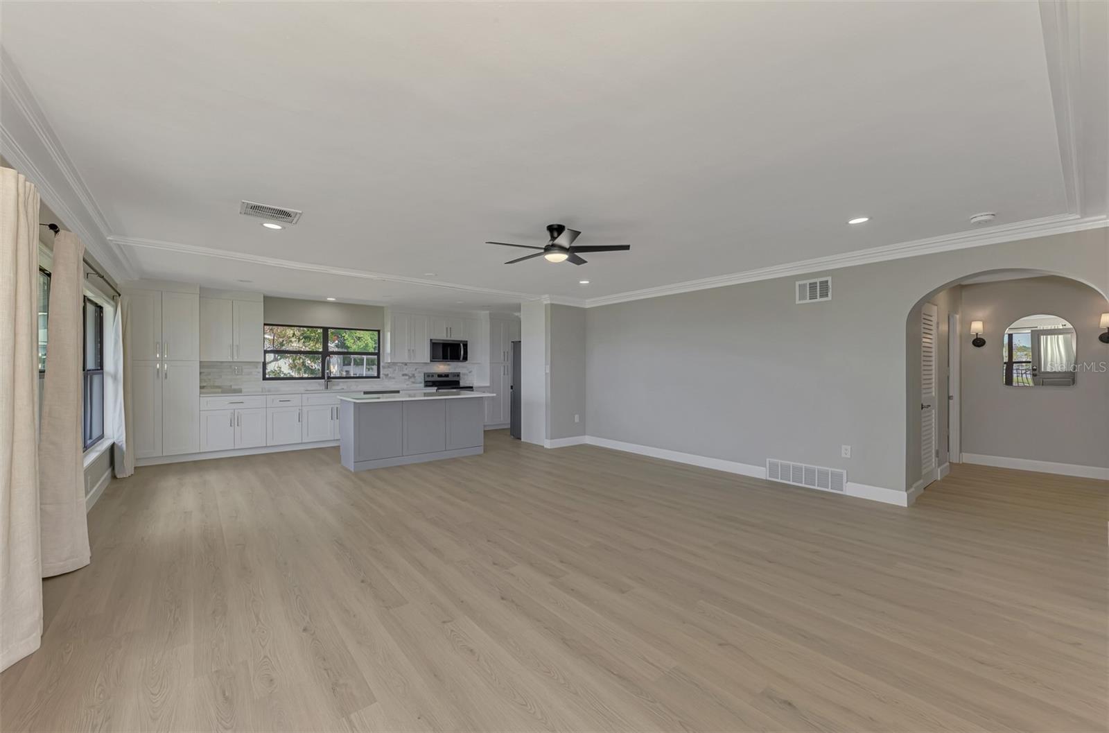 Image 10 of 46 For 1822 Riverside Drive E