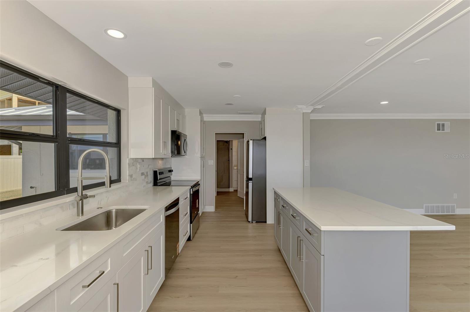Image 11 of 46 For 1822 Riverside Drive E