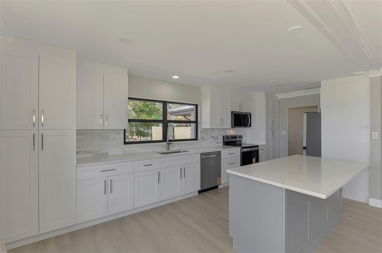 Image 12 of 46 For 1822 Riverside Drive E