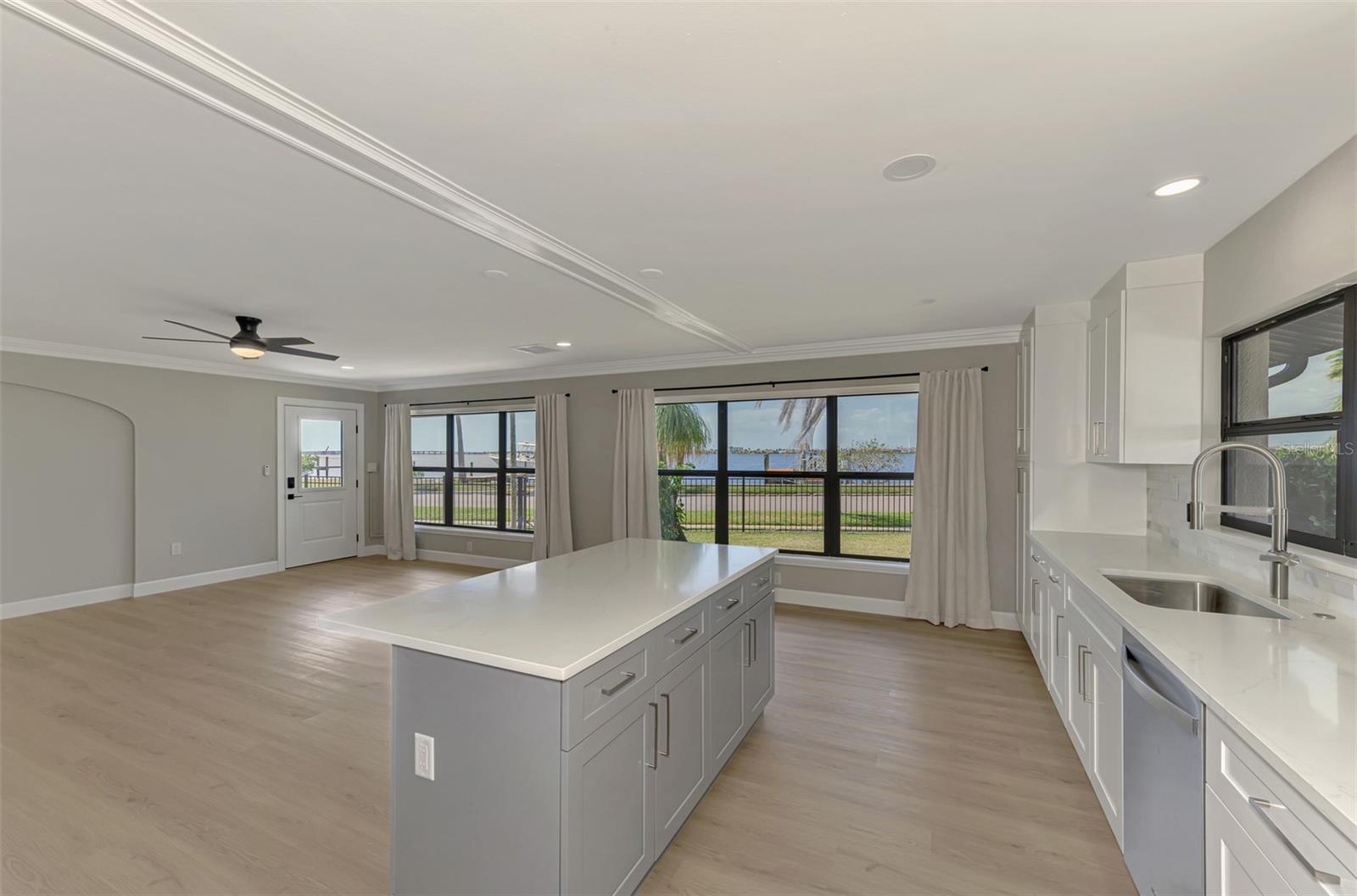 Image 13 of 46 For 1822 Riverside Drive E