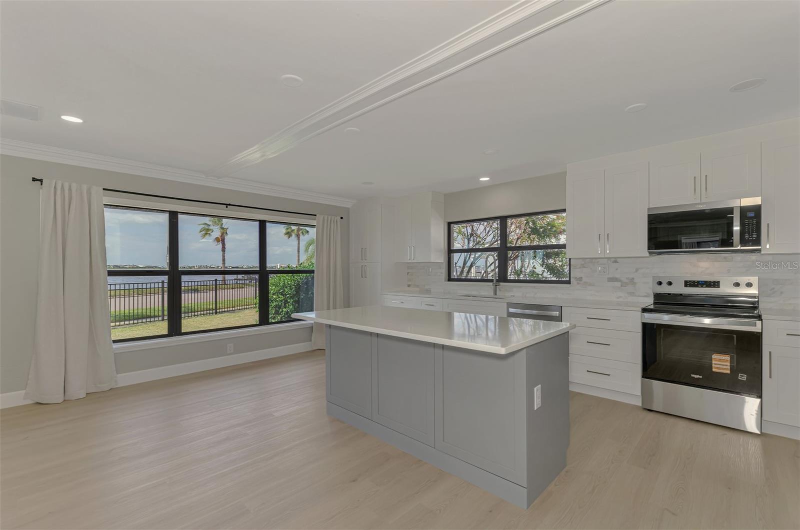 Image 14 of 46 For 1822 Riverside Drive E
