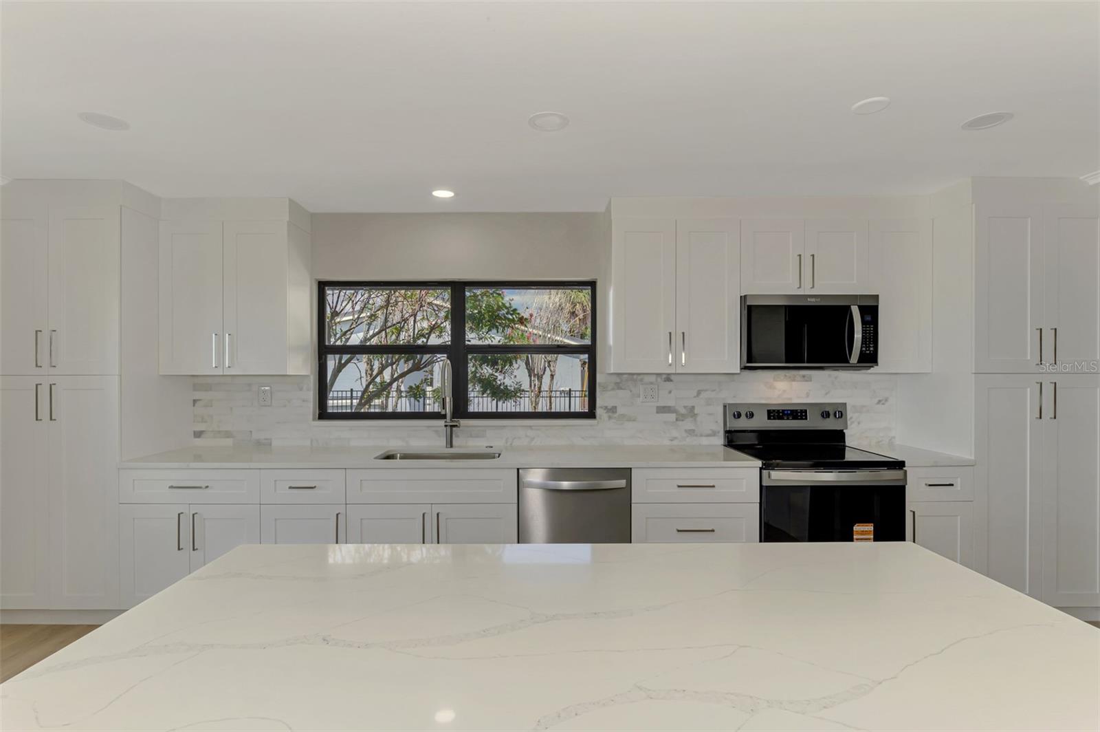 Image 15 of 46 For 1822 Riverside Drive E