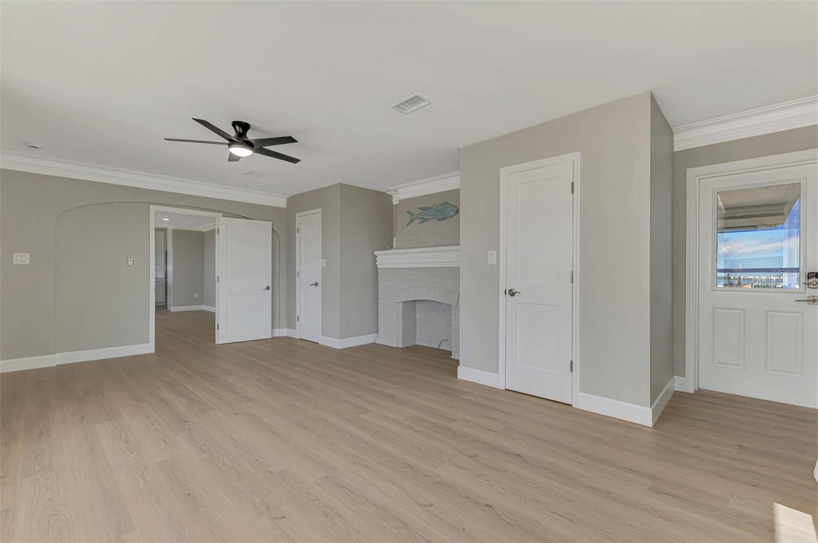 Image 19 of 46 For 1822 Riverside Drive E