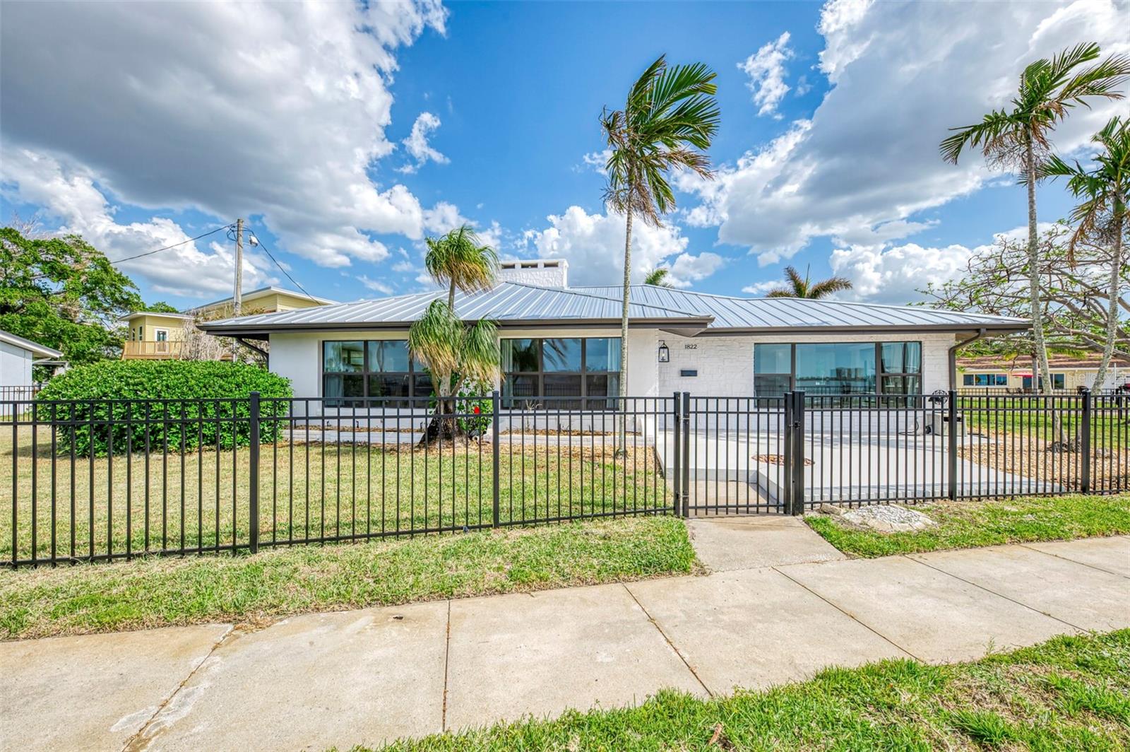Image 2 of 46 For 1822 Riverside Drive E