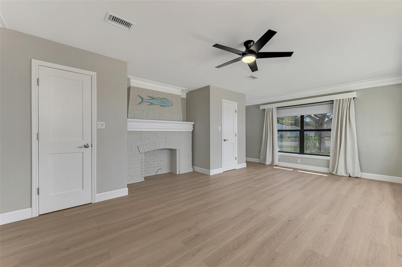 Image 20 of 46 For 1822 Riverside Drive E