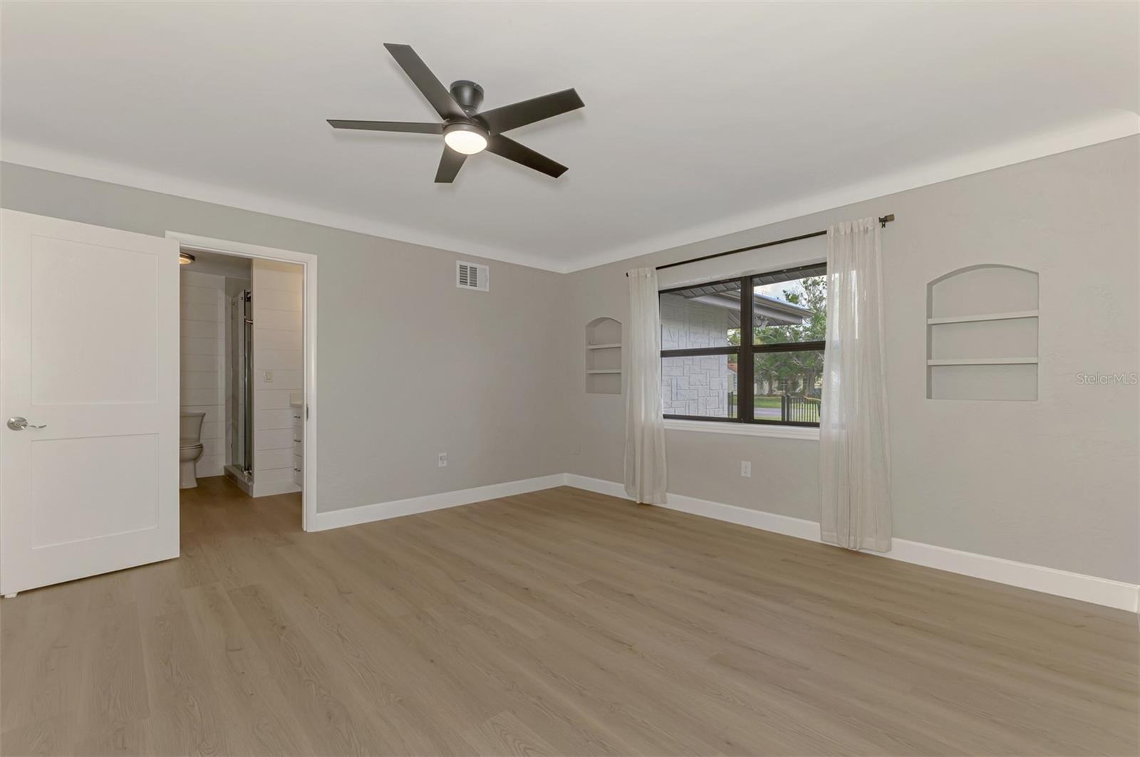 Image 25 of 46 For 1822 Riverside Drive E