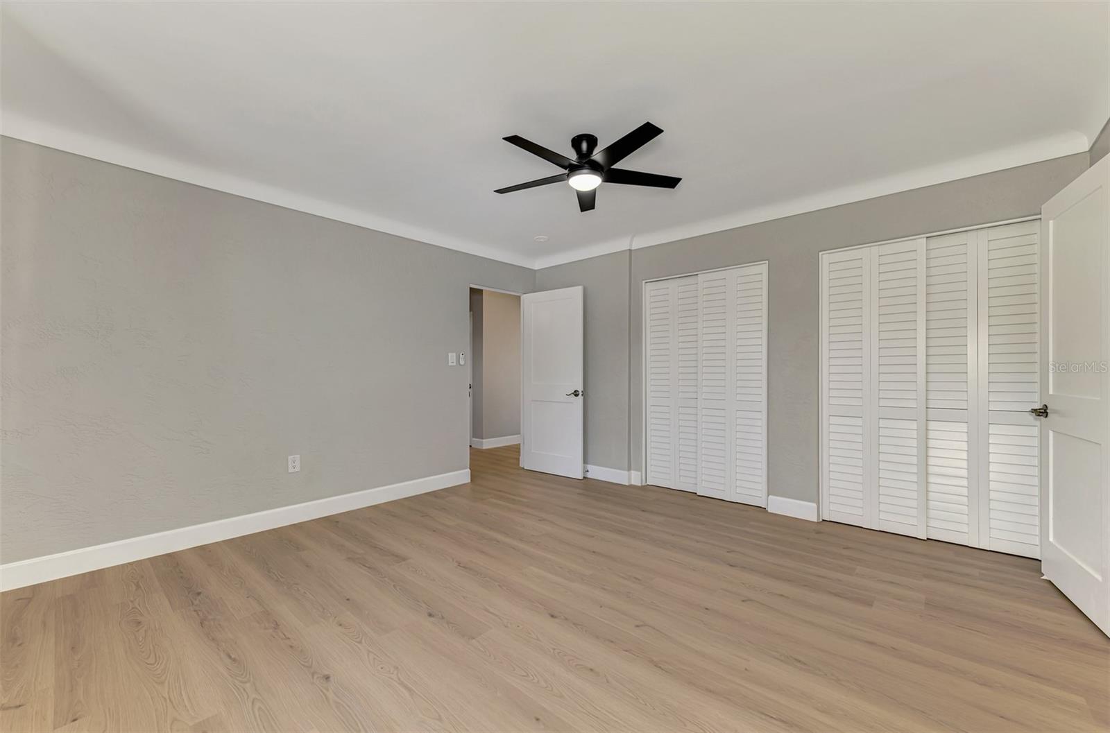 Image 26 of 46 For 1822 Riverside Drive E