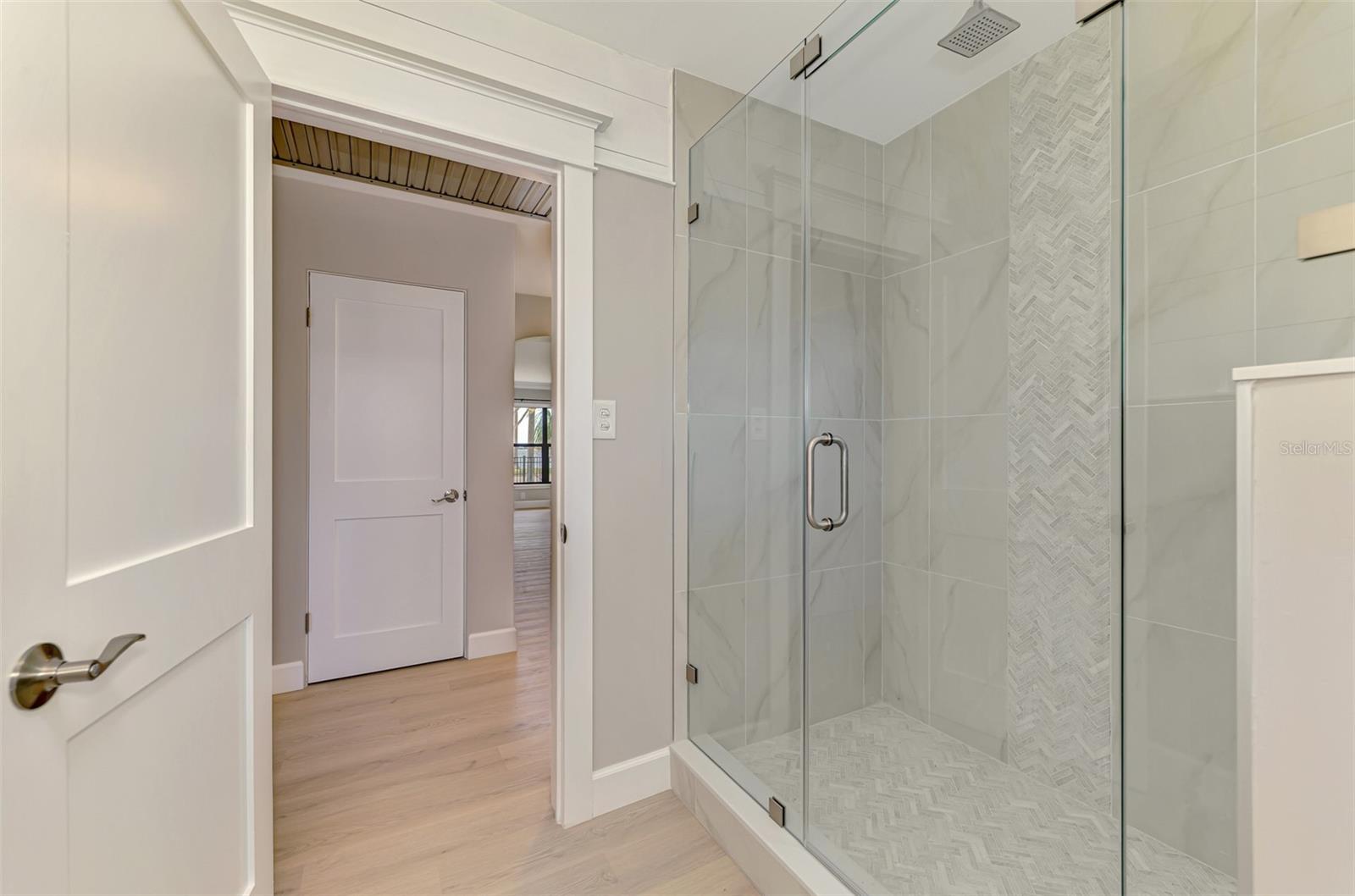 Image 30 of 46 For 1822 Riverside Drive E