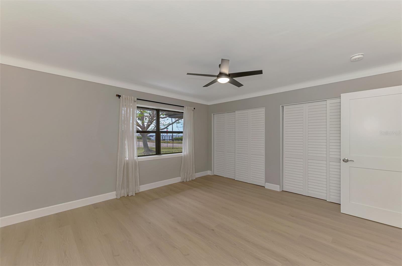 Image 34 of 46 For 1822 Riverside Drive E