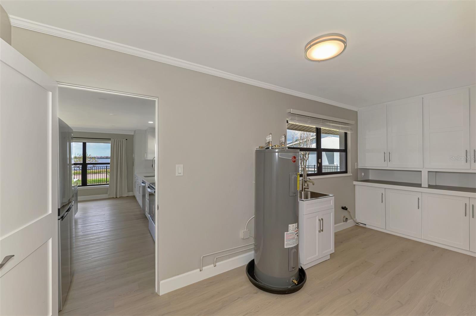 Image 35 of 46 For 1822 Riverside Drive E