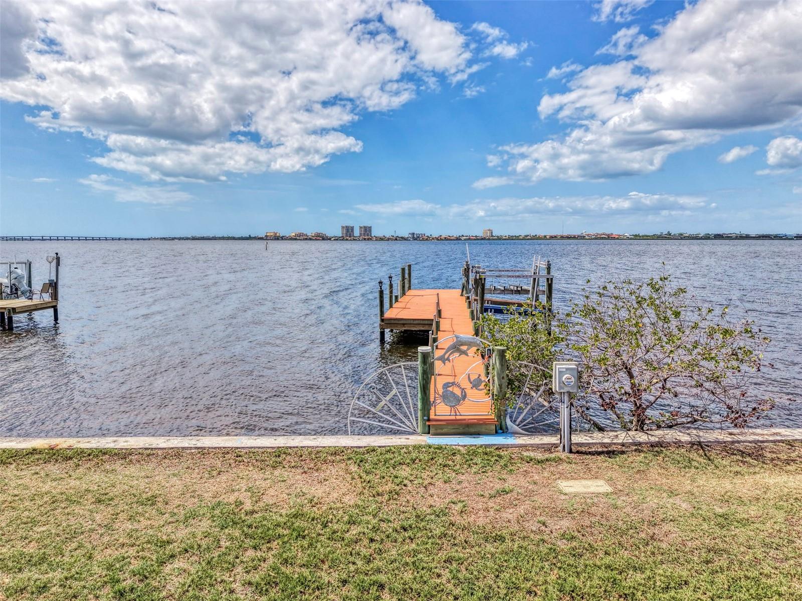 Image 37 of 46 For 1822 Riverside Drive E