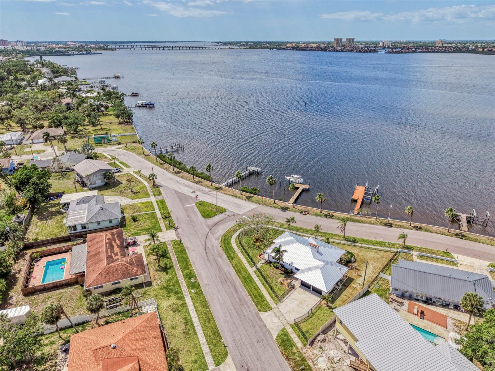 Image 45 of 46 For 1822 Riverside Drive E