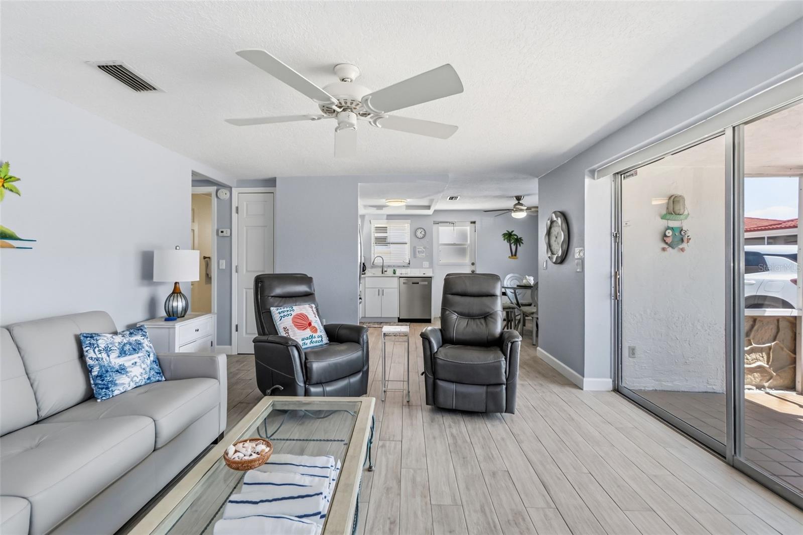 Image 11 of 39 For 6154 Midnight Pass Road A-05