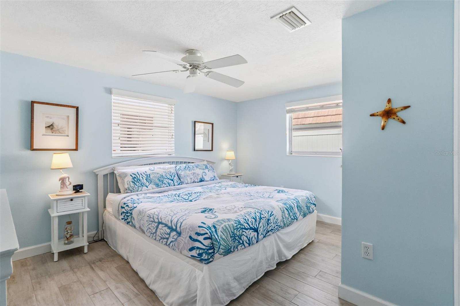 Image 14 of 39 For 6154 Midnight Pass Road A-05