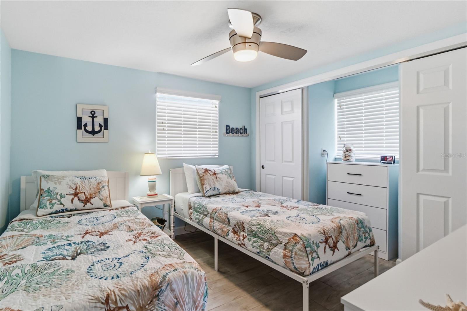 Image 17 of 39 For 6154 Midnight Pass Road A-05