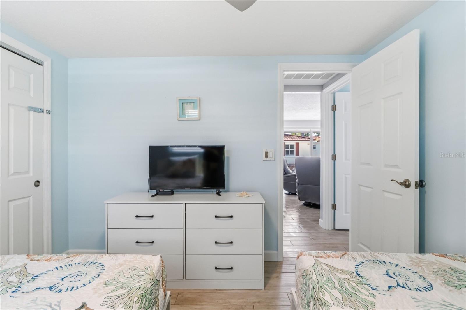 Image 18 of 39 For 6154 Midnight Pass Road A-05