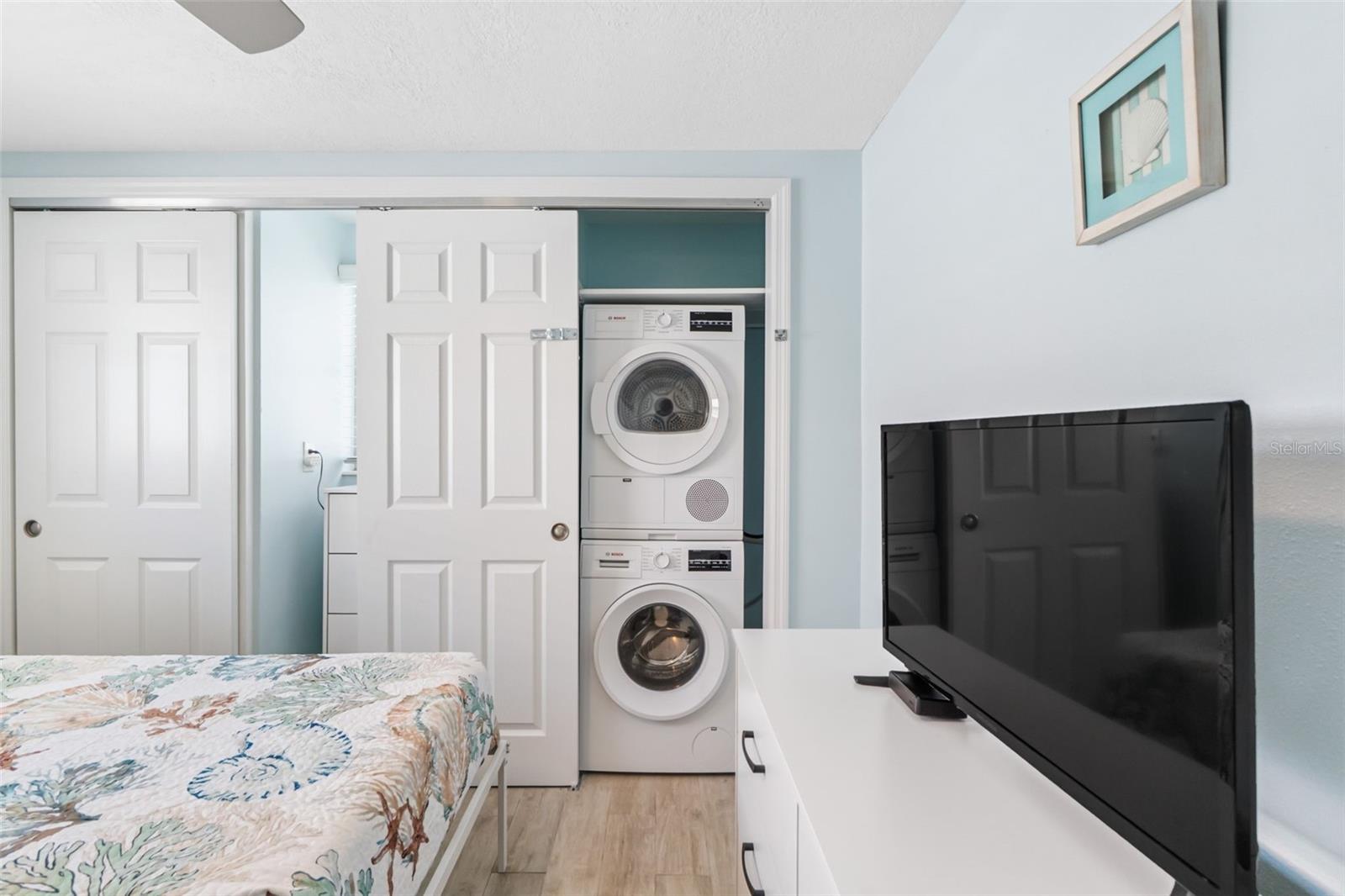 Image 19 of 39 For 6154 Midnight Pass Road A-05