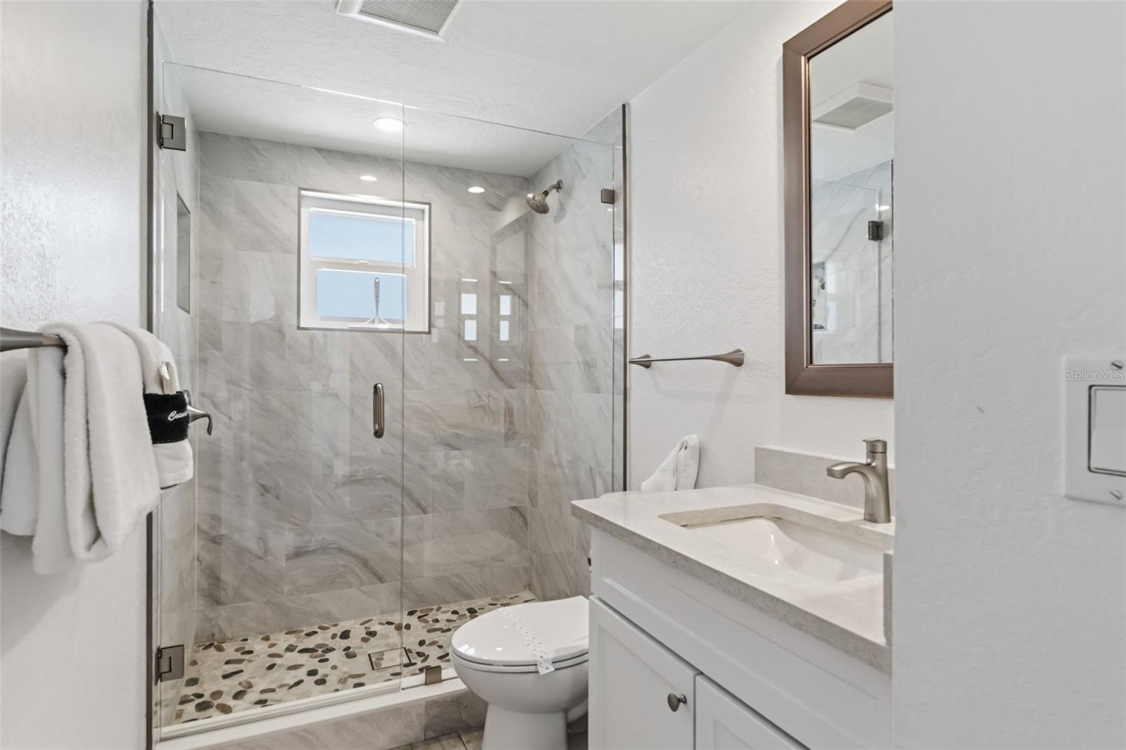 Image 20 of 39 For 6154 Midnight Pass Road A-05