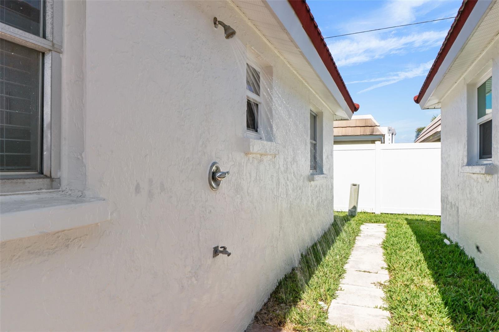 Image 22 of 39 For 6154 Midnight Pass Road A-05