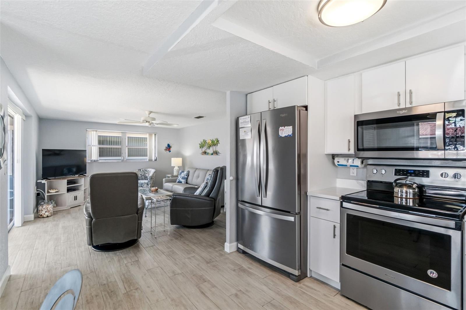 Image 6 of 39 For 6154 Midnight Pass Road A-05