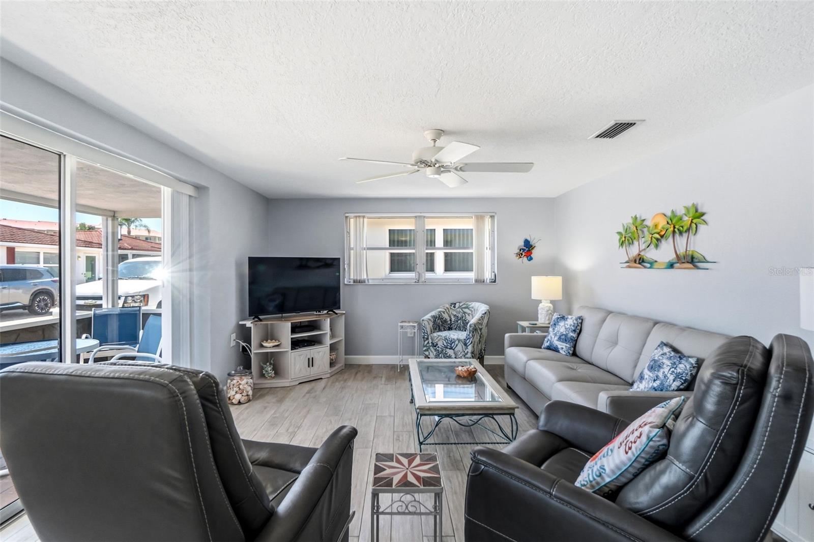 Image 7 of 39 For 6154 Midnight Pass Road A-05